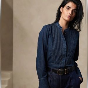 Banana Republic button down collared long sleeve top with ruffles